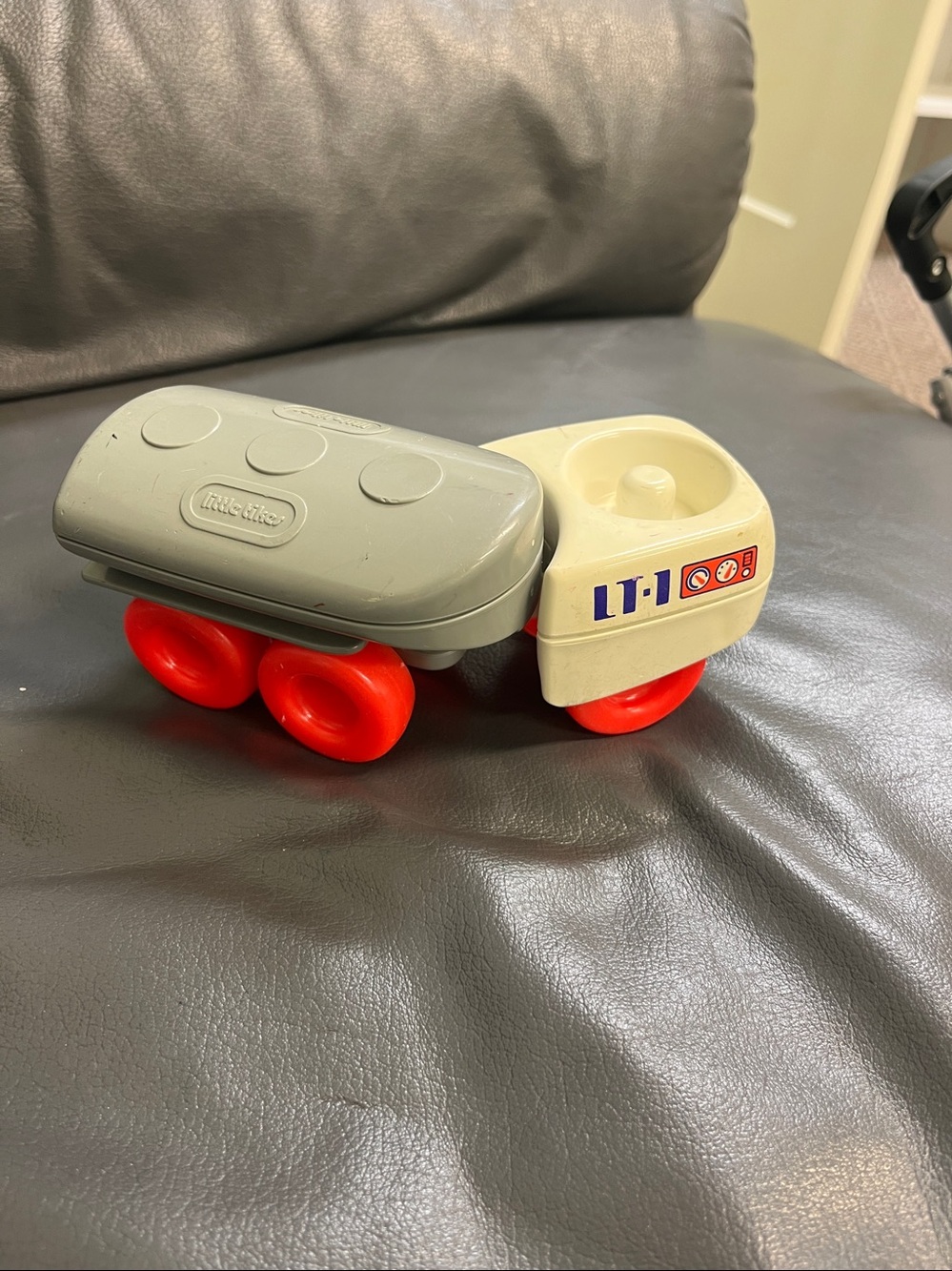 Vintage LITTLE TIKES oil tanker truck, 6.5” long great condition. - Picture 3 of 6